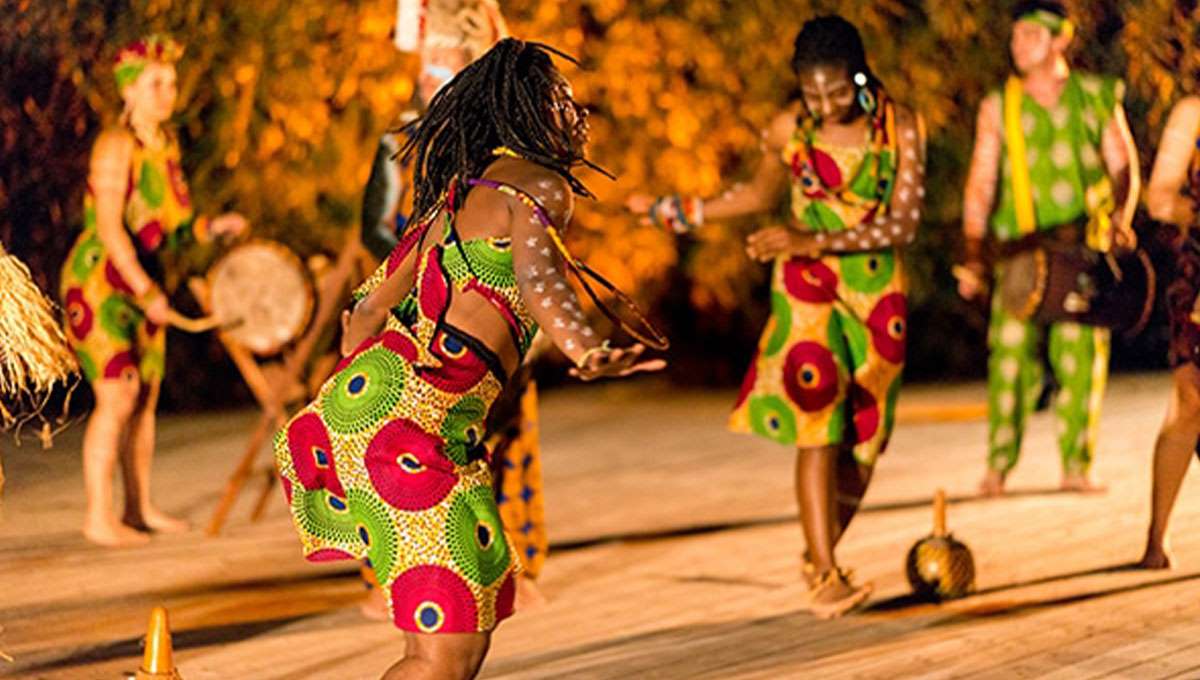 Bouma Dinner & African Dance Show: World Holiday Vibes Blog