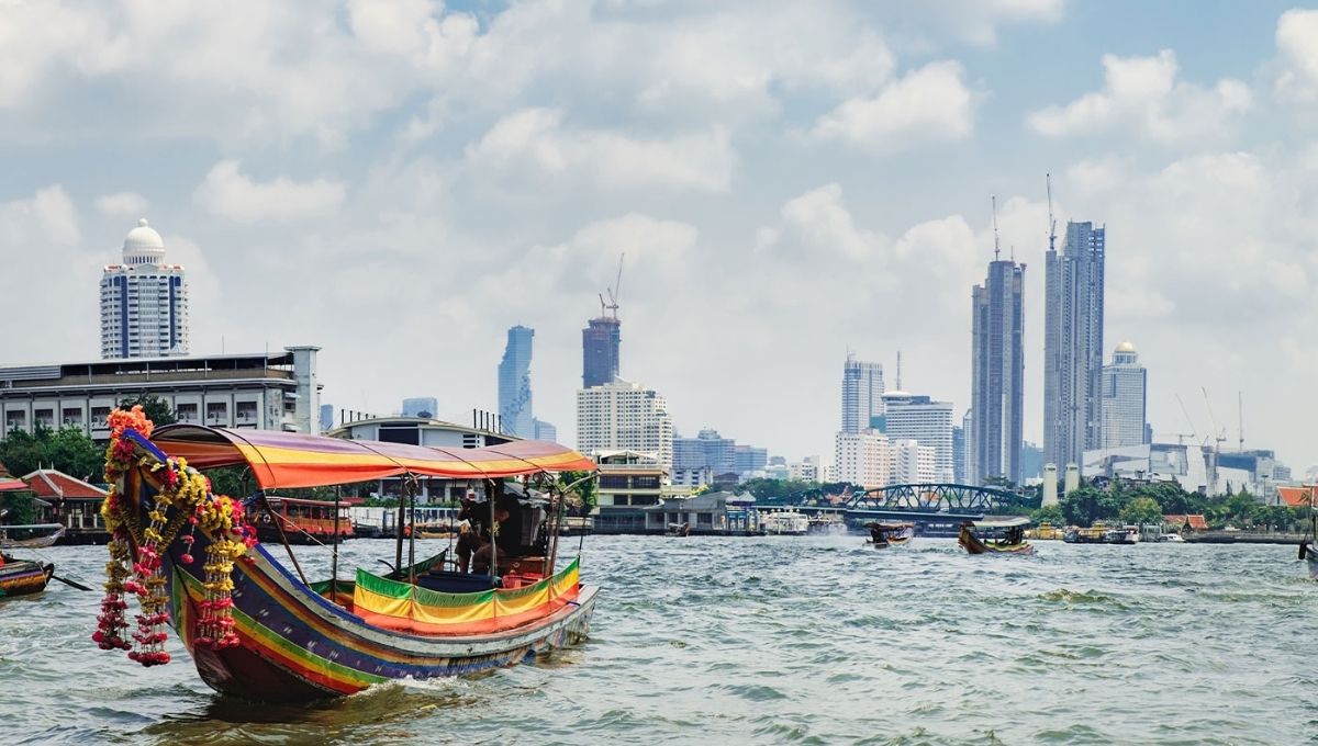 Take a ride on the water taxis in Bangkok - Holiday Vibes Blog, Good Vibes Only