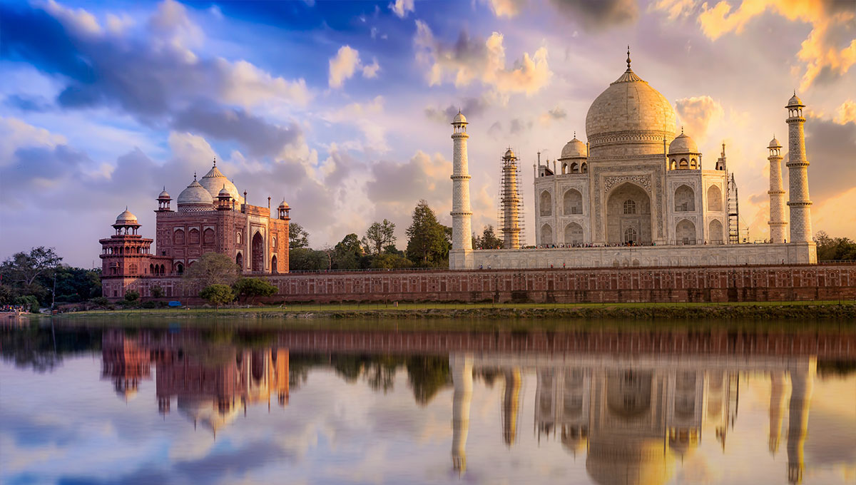 Taj Mahal: World Holiday Vibes Blog