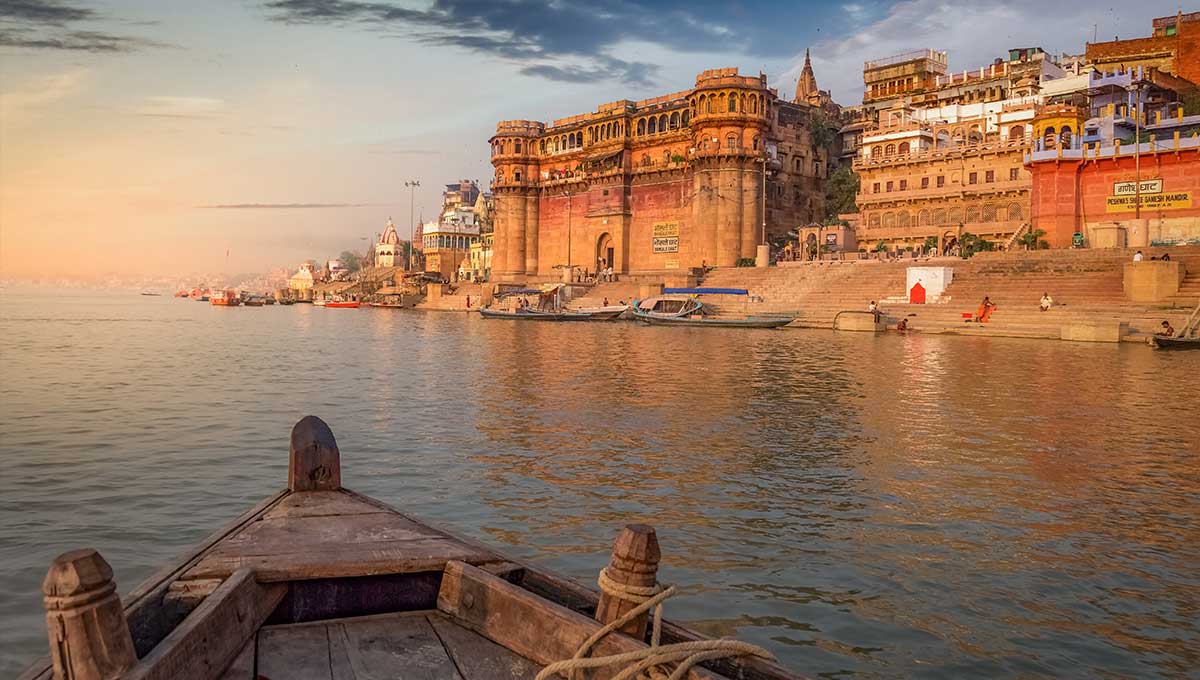 Boat ride down the Ganges - Holiday Vibes Blog, Good Vibes Only
