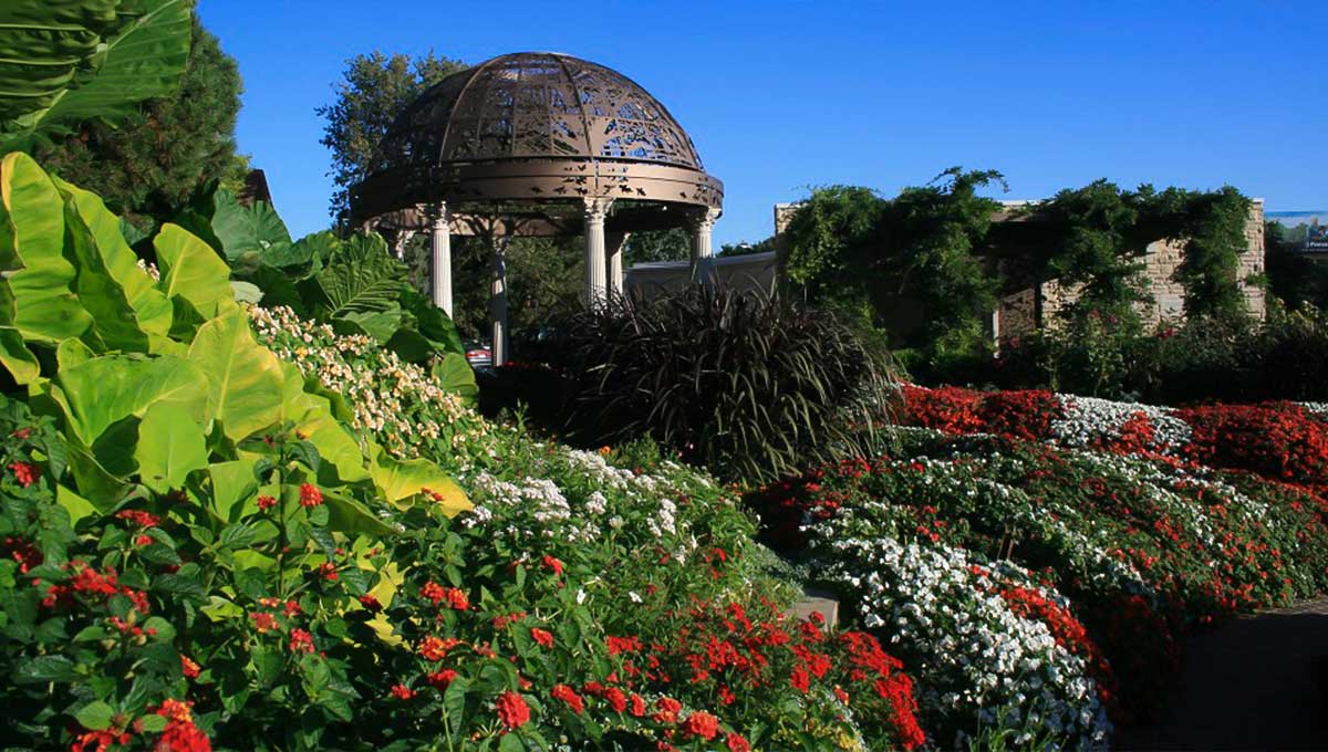 Explore Sunken Gardens - Holiday Vibes Blog, Good Vibes Only