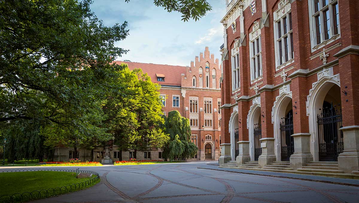 Jagiellonian University in Krakow - Holiday Vibes Blog, Good Vibes Only