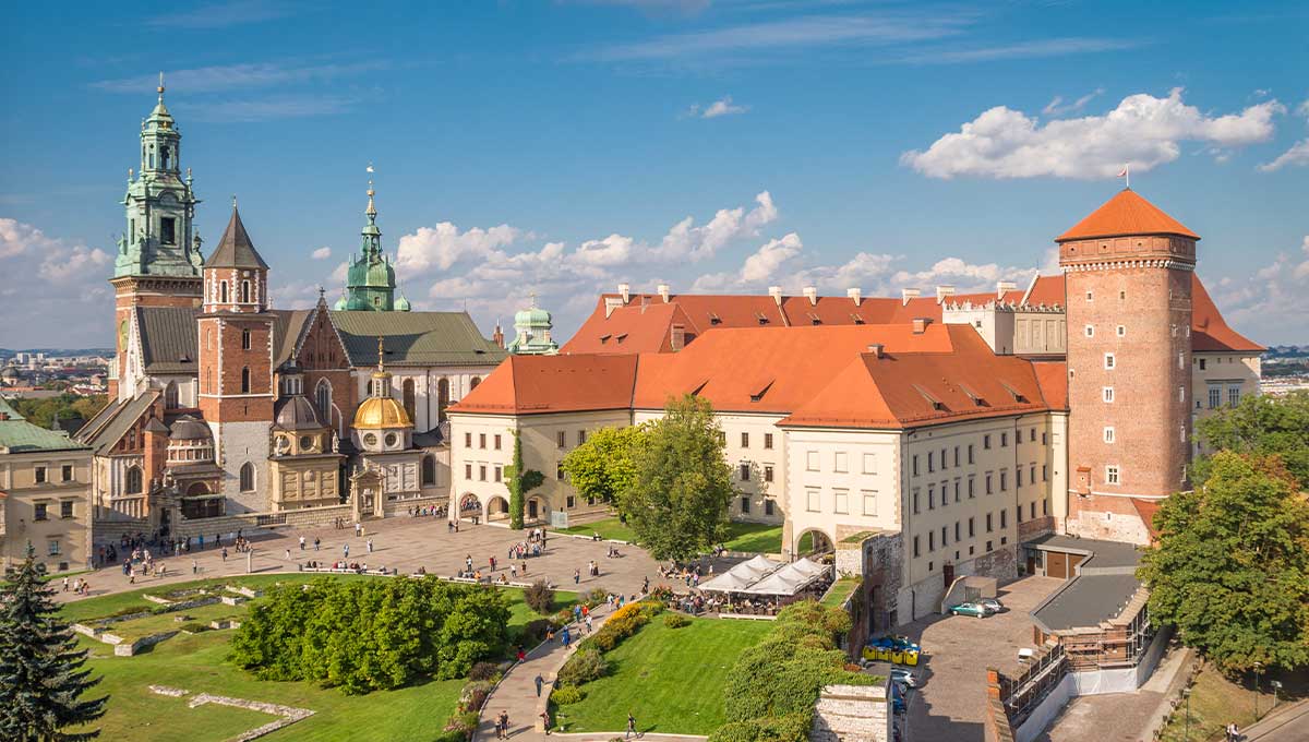 Wawel Royal Castle in Krakow - Holiday Vibes Blog, Good Vibes Only