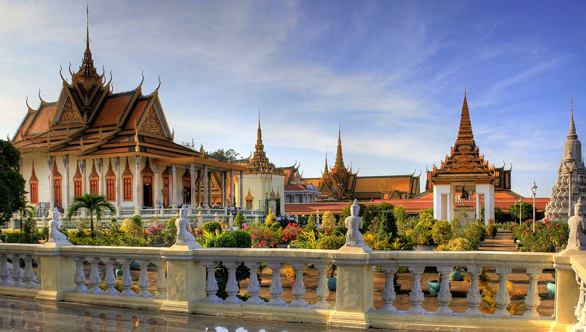 Royal palace, Cambodia - World Holiday Vibes Blog, Good Vibes Only