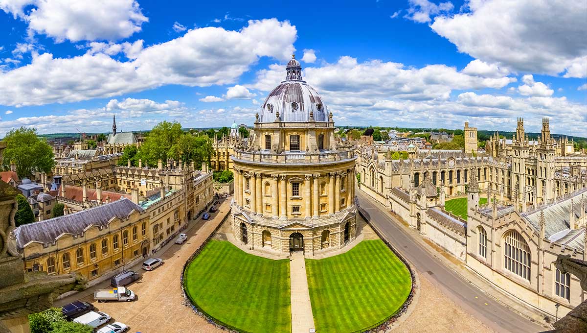 Bodleian library, Oxford - Harry Potter Sites - World Holiday Vibes Blog, Good Vibes Only