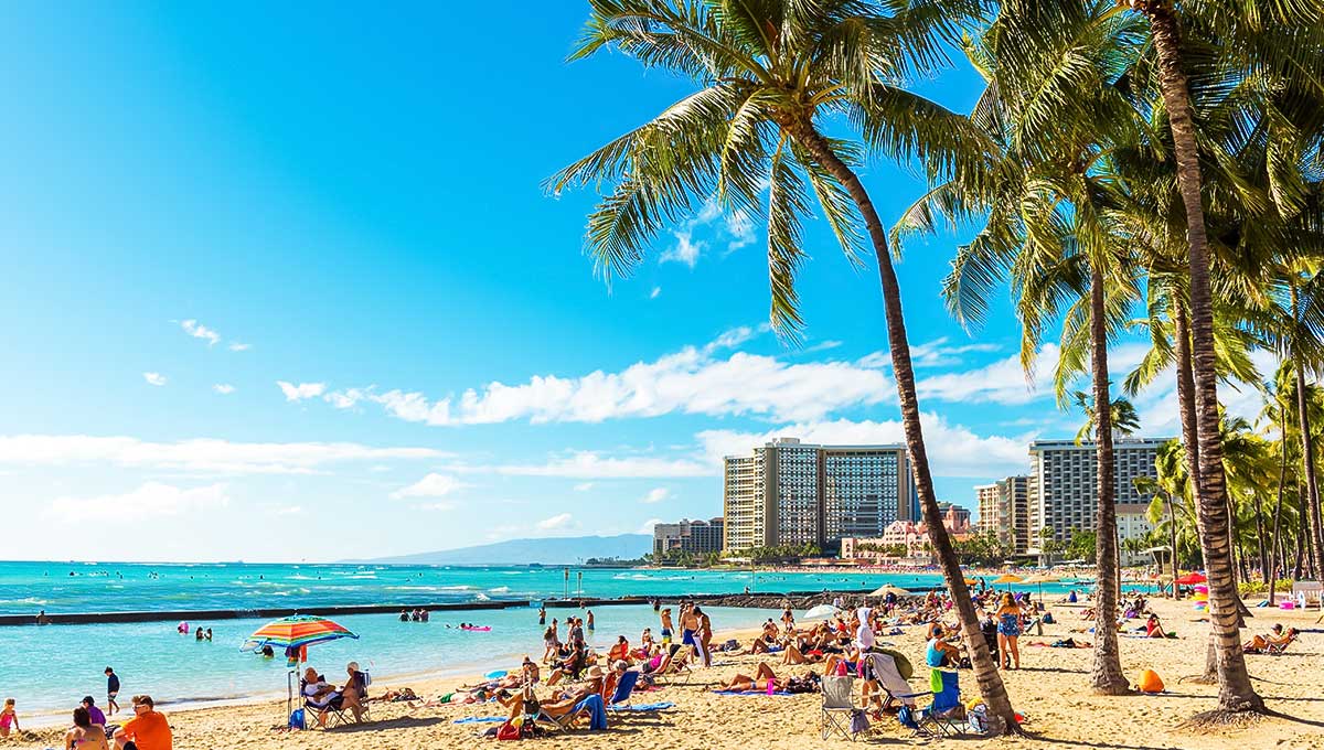 Waikiki Beach - Best Hawaiian Islands - Holiday Vibes Blog, Good Vibes Only