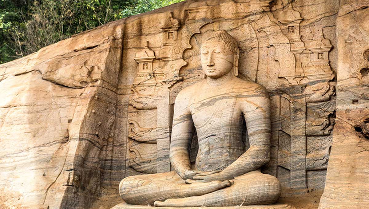 Buddha figures at Gal Vihara, Polonnaruwa - Holiday Vibes Blog, Good Vibes Only