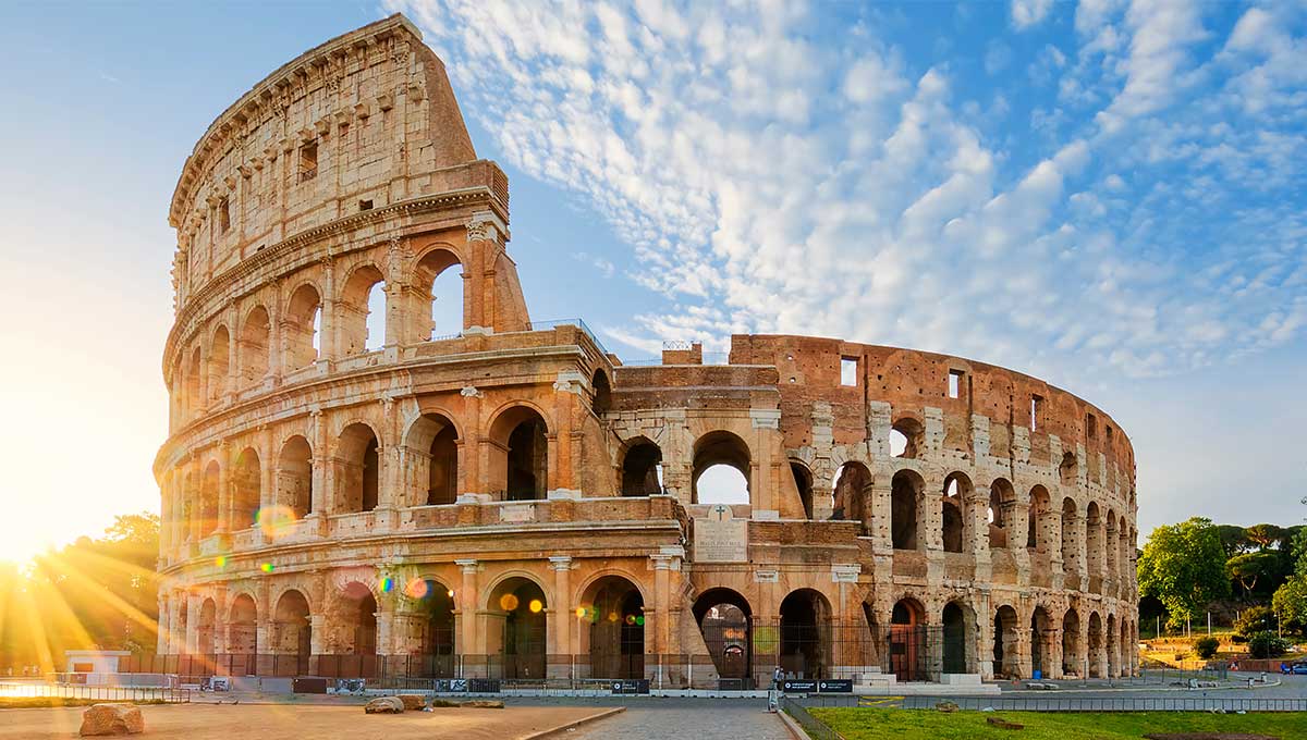 Colosseum in Rome, Italy - Holiday Vibes Blog, Good Vibes Only