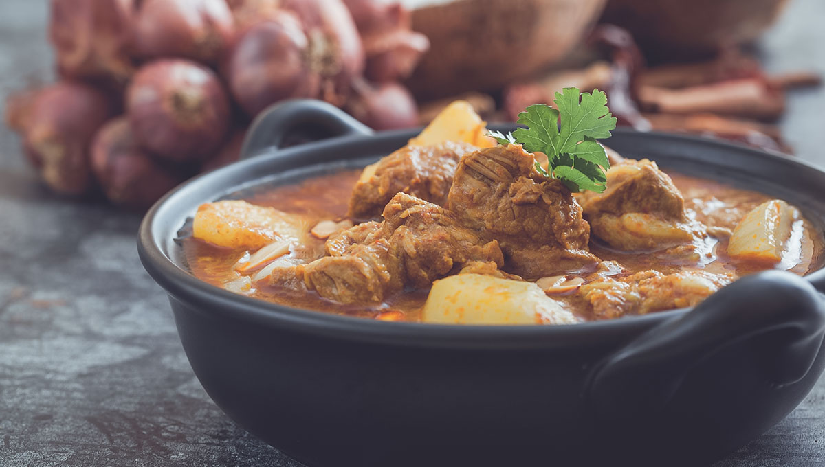 Massaman Curry - Food in Thailand - Holiday Vibes Blog, Good Vibes Only