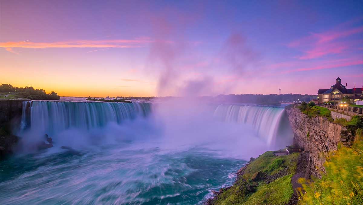 Niagara Falls in Toronto - Holiday Vibes Blog, Good Vibes Only