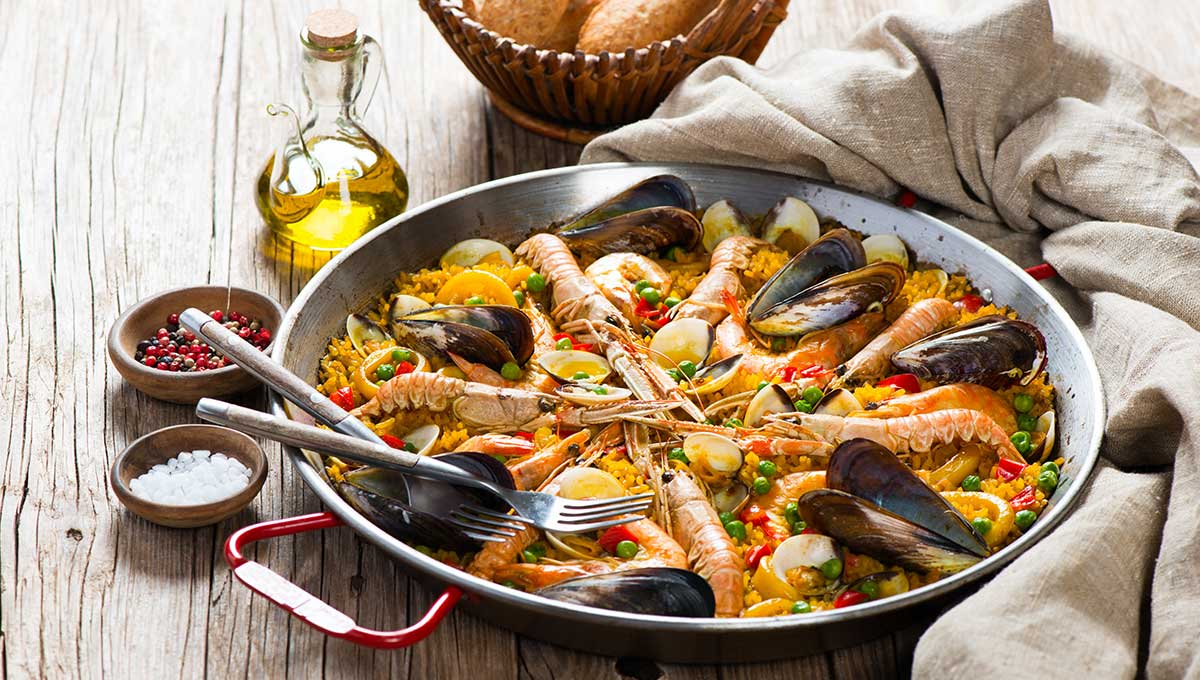 Paella - Food in Spain - Holiday Vibes Blog, Good Vibes Only