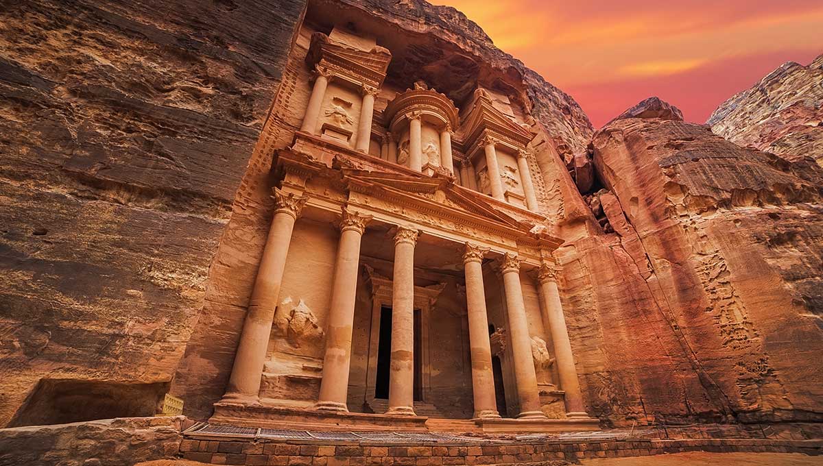 Petra in Jordan - Holiday Vibes Blog, Good Vibes Only