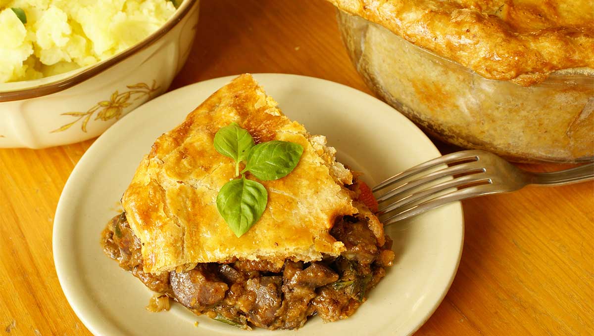 Steak and kidney pie - Food in England - Holiday Vibes Blog, Good Vibes Only