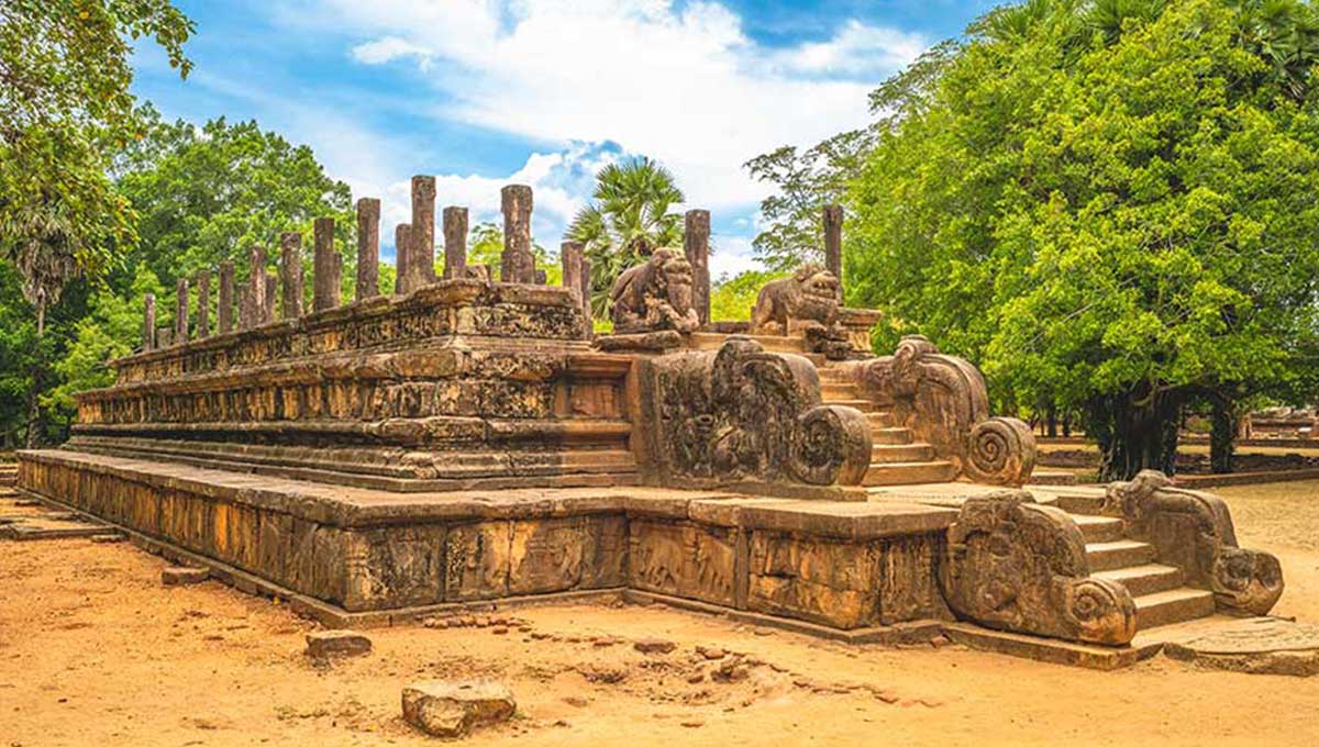 The Audience Hall, Polonnaruwa - World Holiday Vibes Blog, Good Vibes Only
