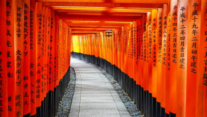 Gateway to the world of the Gods: Fushimi Inari Shrine - Holiday Vibes Blog, Good Vibes Only