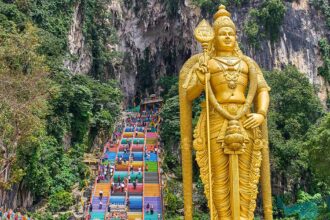 Steps to a lost world: Batu Caves, Malaysia - Holiday Vibes Blog, Good Vibes Only