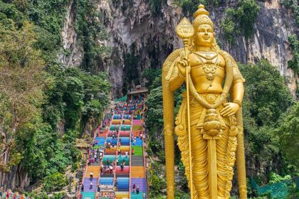 Steps to a lost world: Batu Caves, Malaysia - Holiday Vibes Blog, Good Vibes Only