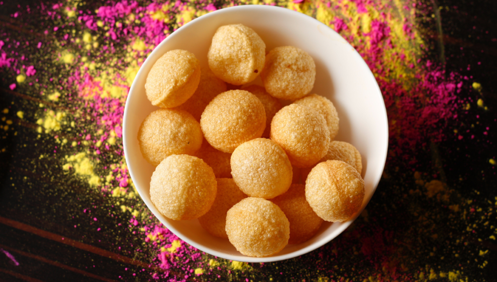 Puchkas, top street food in India - World Holiday Vibes Blog