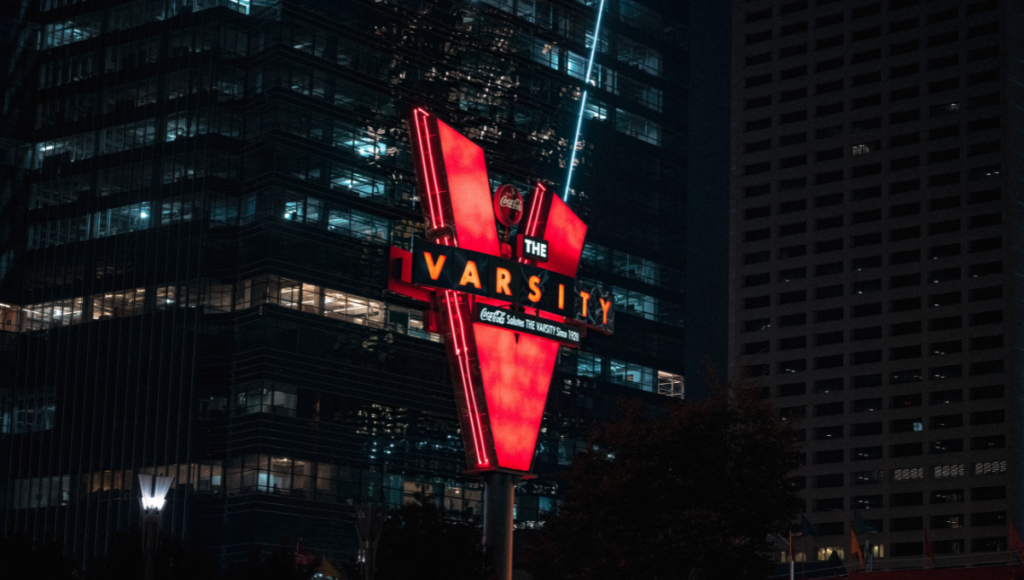 Varsity in Atlanta, the biggest drive-in restaurant in the world - world holiday vibes blog